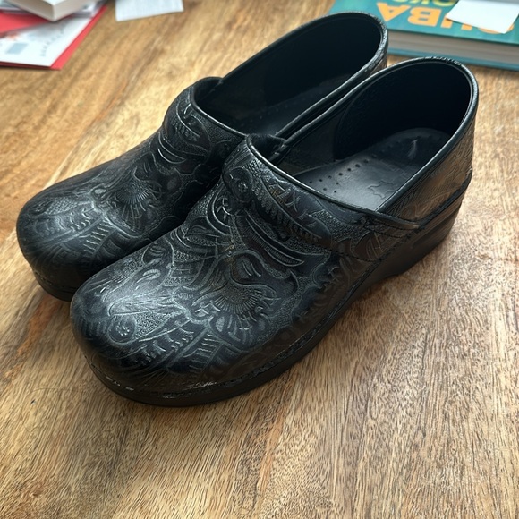 Floral embossed Dansko Clogs - Picture 3 of 9
